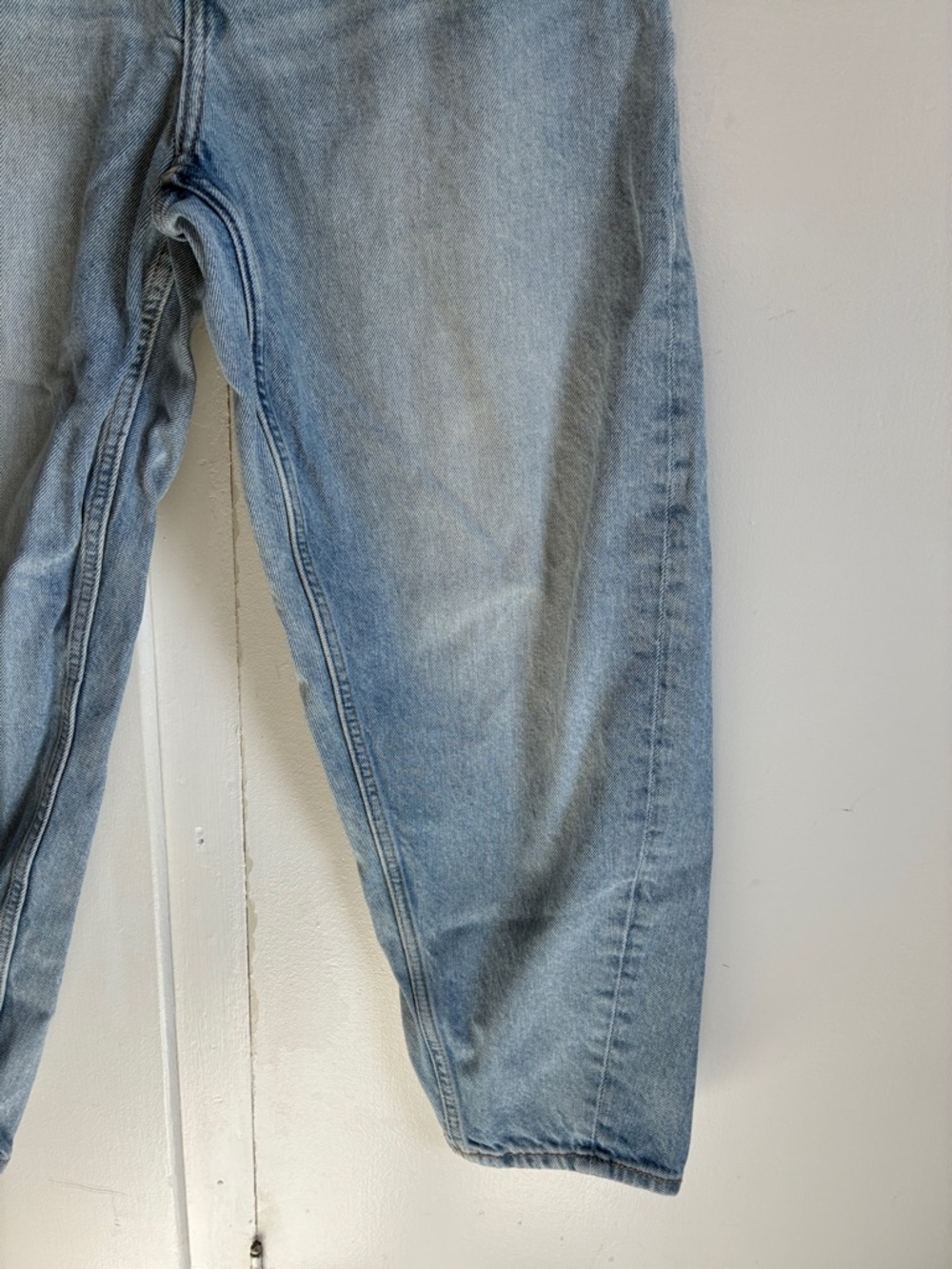 Old Navy Light Wash Extra High-Waisted Balloon Ankle Denim Jeans - Picture 5 of 8